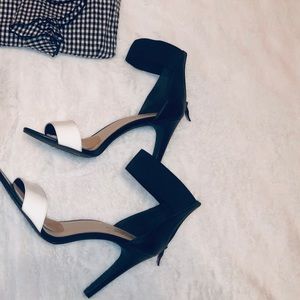 BCBG black and white heel
